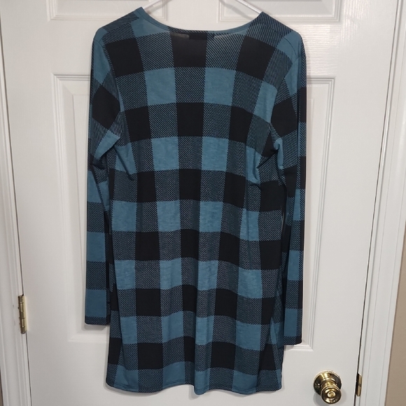 HEIMISH USA Plaid Cardigan in Blue and Black - Picture 4 of 5